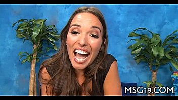 Leggy babe bounces on 10 pounder