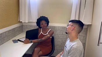 Fudendo com a recepcionista da academia