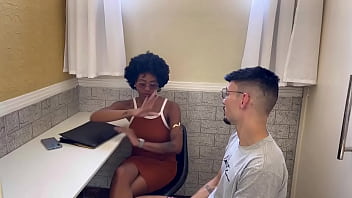 Fudendo com a recepcionista da academia