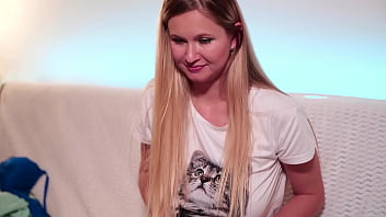 The blonde showed off her blowjob skills