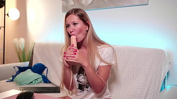 The blonde showed off her blowjob skills