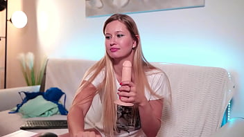 The blonde showed off her blowjob skills