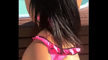 Gostosa dançando mc livinho