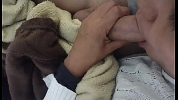 Happy new year safado do meu enteado me acordou no réveillon só pra eu chupar sua piroca e eu engolir toda porra