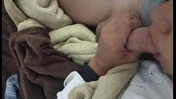 Happy new year safado do meu enteado me acordou no réveillon só pra eu chupar sua piroca e eu engolir toda porra