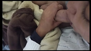 Happy new year safado do meu enteado me acordou no réveillon só pra eu chupar sua piroca e eu engolir toda porra