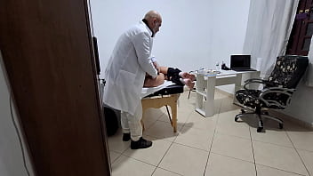 A milf gets fingered by the proctologist during an anal exam