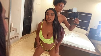 Follando a mi hermanastra a escondidas