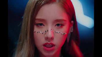 Loona Chicas Kpop Cantando Y Bailando En Carros thumbnail