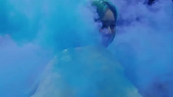 Loona chicas kpop cantando y bailando en carros