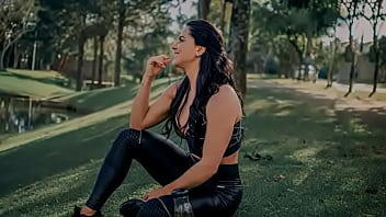 Giant ass brunette showing off her ass