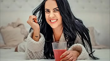 Giant ass brunette showing off her ass