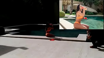 Giant ass brunette showing off her ass