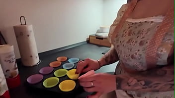 Org*smus statt muffins eigentlich wollte ich nur ein paar süße muffins backen aber meine nasse p*ssy hatte ganz a