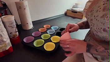 Org*smus statt muffins eigentlich wollte ich nur ein paar süße muffins backen aber meine nasse p*ssy hatte ganz a