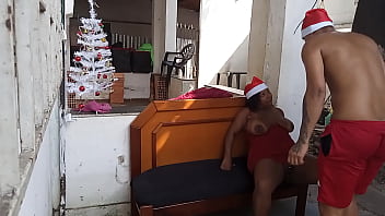 No natal a vizinha fofoqueira que cuidava da minha vida teve que levar pirocada na bucetona no pelo para aprender feliz natal