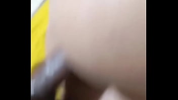 Novinha sofrendo no anal mas aguentou até o final