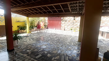 Botaram pra mamar melado as duas rolas ao mesmo tempo e claro que deram aquela experimentada na buça da morena cheia de tesão a safada pediu pra foderem com força sem frescura e sem massagem com an