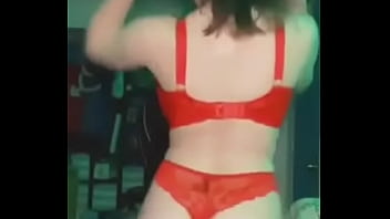 Tetona desfila su ropa interior