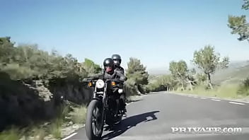 Biker chick natalia starr wants fuck & anal