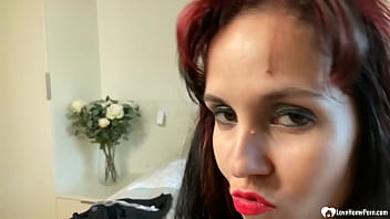 Brunette hottie fingers her wet pussy