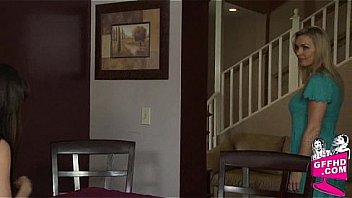 Girls Having Fun 0897 thumbnail