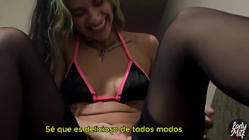 Dejé mi verga fuera del pantalón para que me viera la traviesa subtitulada en español