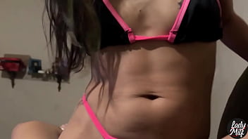 Dejé mi verga fuera del pantalón para que me viera la traviesa subtitulada en español