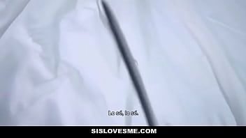 Haciendo de todo a mi hermanastra para que me deje verle el gran culo que tiene sub español ver completo