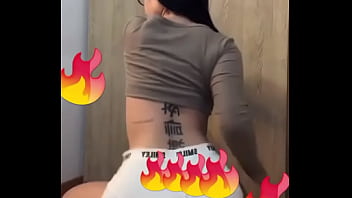 Perra bailando moviendo culote