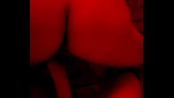 Big ass es penetrado por polla larga