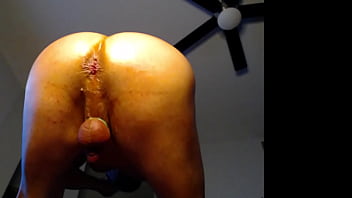 Loganhuge chatbate01 wet asshole stretching wanting to be fucked