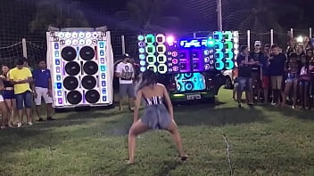 Novinha Treme A Bunda No Funk thumbnail