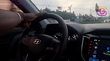 Quase que o corno do meu marido policial vê eu dando dentro do carro para um pau gigantesco