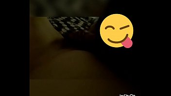 Una amiga me da una rica mamada