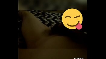 Una amiga me da una rica mamada