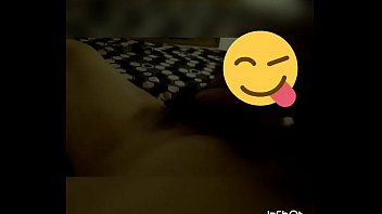 Una amiga me da una rica mamada