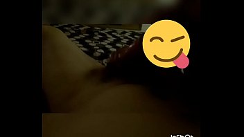 Una amiga me da una rica mamada