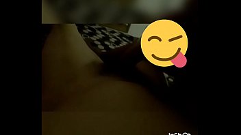 Una amiga me da una rica mamada