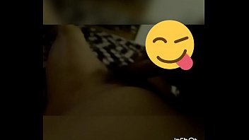 Una amiga me da una rica mamada