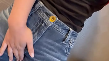 半ケツジーンズ状態で透明ディルドをおまんこに突っ込んで激しくオナニーしちゃってイキまくりました