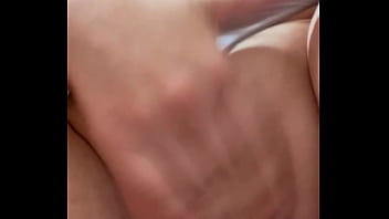 Esposa safada se exibindo no vídeo para o vizinho