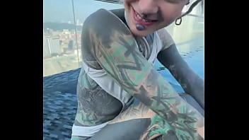 Hey is there someone who can bring me back to this pool over the roofs of pattaya #bikini #bikinimodel #feettattoo #in