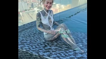 Hey is there someone who can bring me back to this pool over the roofs of pattaya #bikini #bikinimodel #feettattoo #in