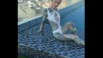 Hey is there someone who can bring me back to this pool over the roofs of pattaya #bikini #bikinimodel #feettattoo #in
