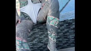 Hey is there someone who can bring me back to this pool over the roofs of pattaya #bikini #bikinimodel #feettattoo #in