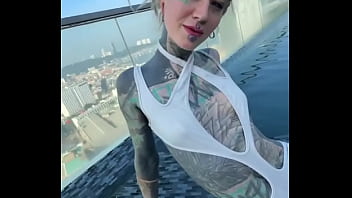 Hey is there someone who can bring me back to this pool over the roofs of pattaya #bikini #bikinimodel #feettattoo #in