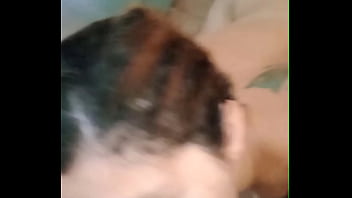 Ruiva safada depila a buceta pra levar rola e leitinho na cara do vizinho casado