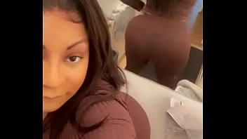 Hello mettez des like sur tout mes post et abonnez vous pour donner la force