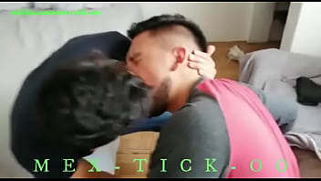 Lamiendo Helado De Los Pies De Hugo thumbnail